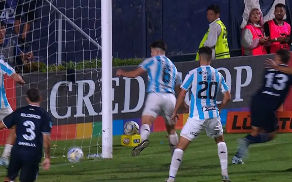 CONTROVERSIA. El segundo gol de la Lepra genera dudas sobre si la pelota entró o no en su totalidad.