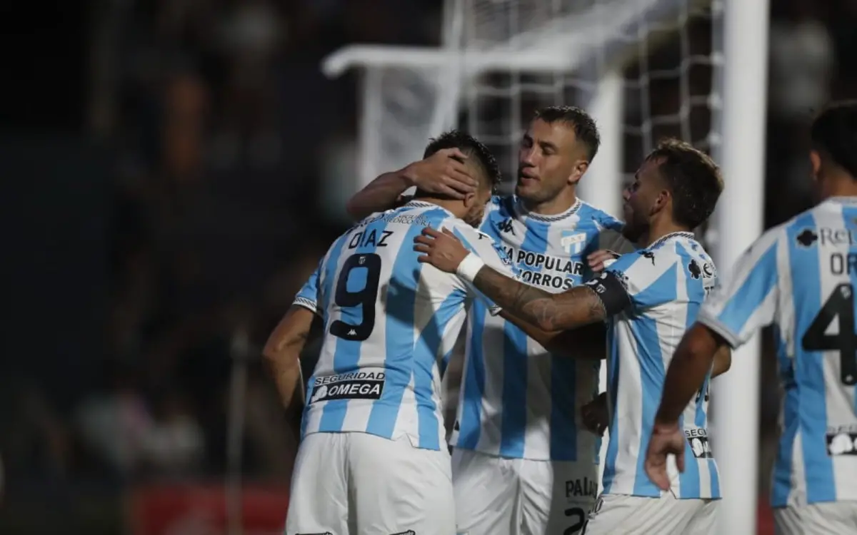 SE REANUDA. Tras 40' de demora, ya se juega el segundo tiempo en el estadio Bautista Gargantini.