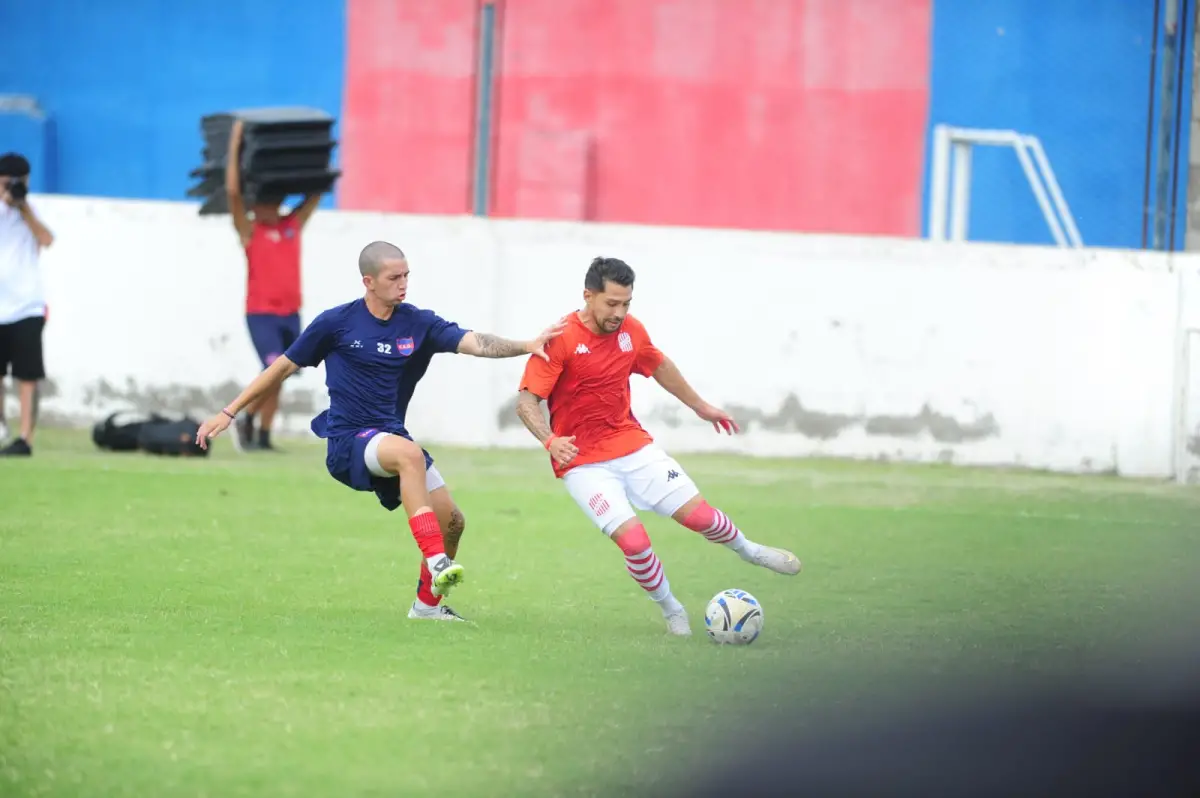 BUEN RENDIMIENTO. Salazar fue uno de los puntos altos del segundo equipo.