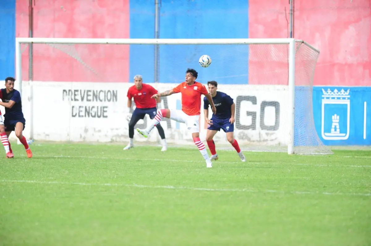 FIRME. Lucas Diarte fue uno de los puntos altos de la defensa del Santo.
