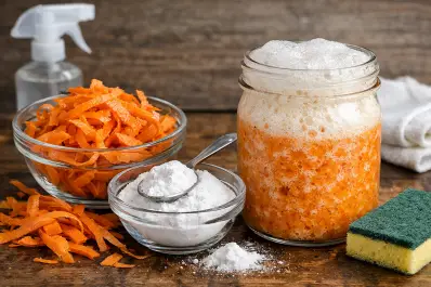 Cáscara de zanahoria licuada y bicarbonato: para qué sirve este imbatible truco de limpieza