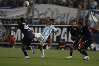 Diluvio, parate y derrota: Atlético Tucumán se volvió sin nada de Mendoza