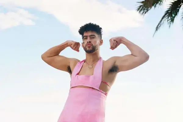 Bad Bunny en el Super Bowl: polémica por su vestuario y la reacción de sectores conservadores