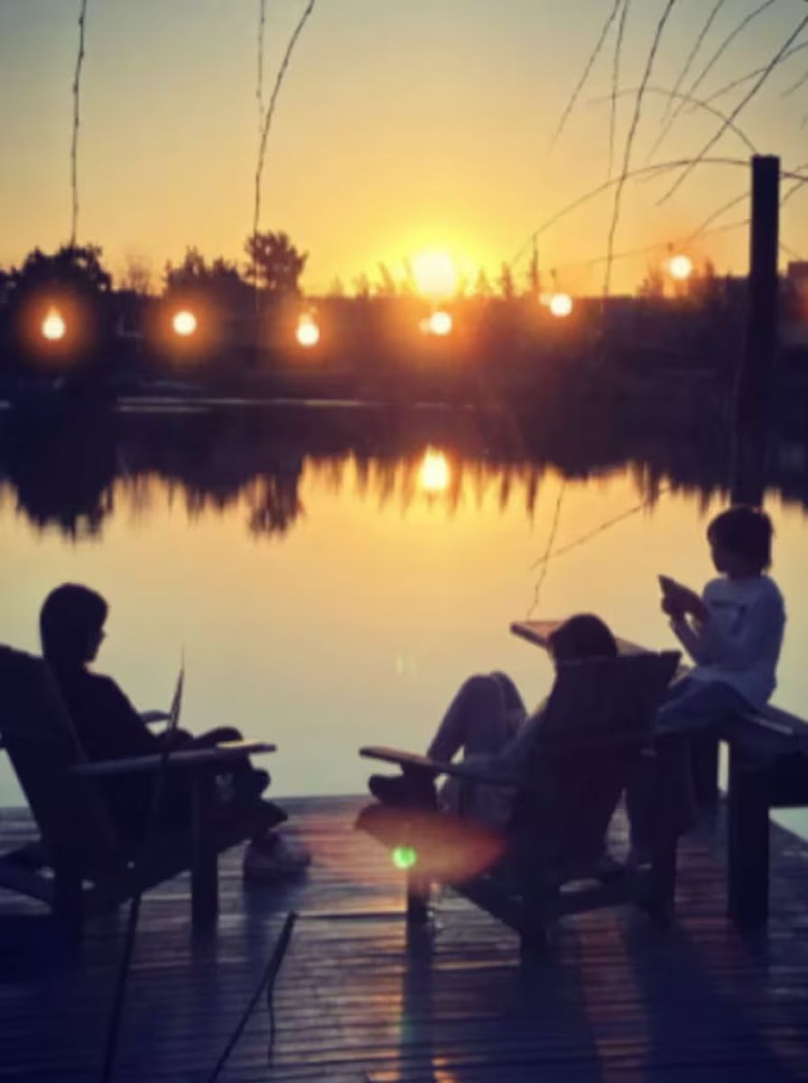 El muelle es uno de los espacios más disfrutado por Facundo Arana junto a su familia