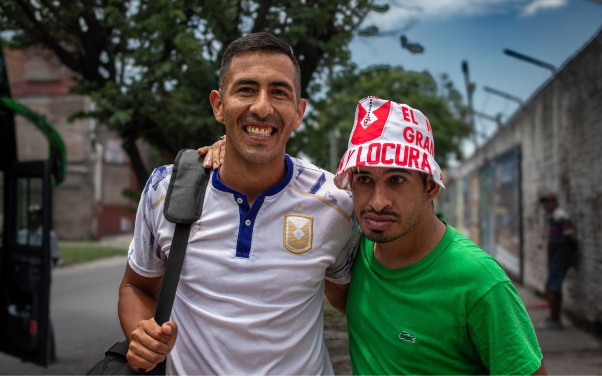 PILAR DEFENSIVO. Flores se consolida como una de las referencias clave en la última línea del Rojo de Villa Alem.