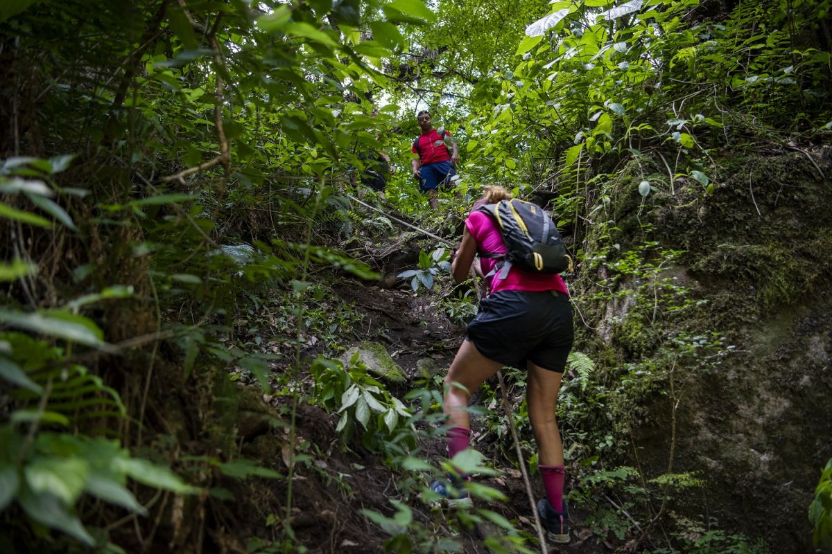 SIEMPRE ATENTO AL OTRO. El grupo se transforma en una unidad, con miembros que se apoyan mutuamente. 
