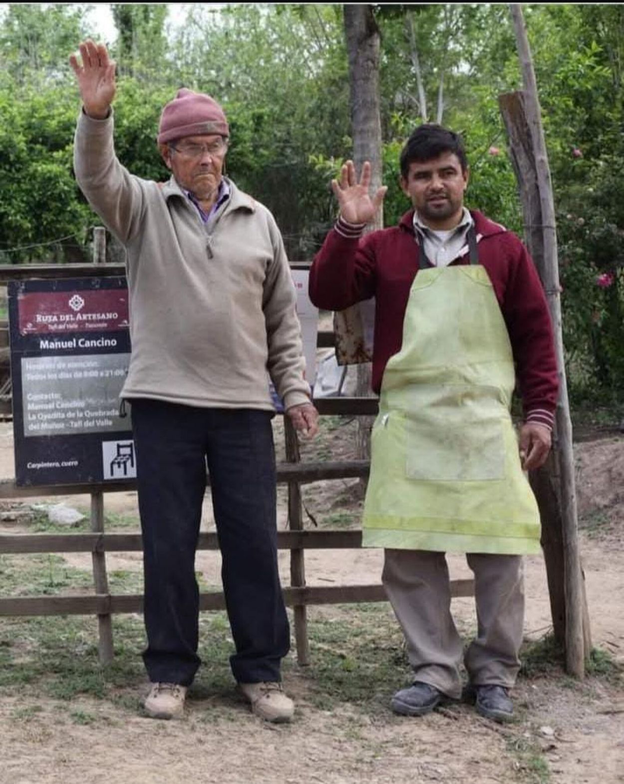 HERENCIA. Jesús heredó el oficio de la carpintería de su padre Manuel.