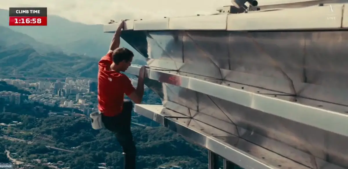 Alex Honnld trepó un rascacielos en Taiwán. Foto captura.