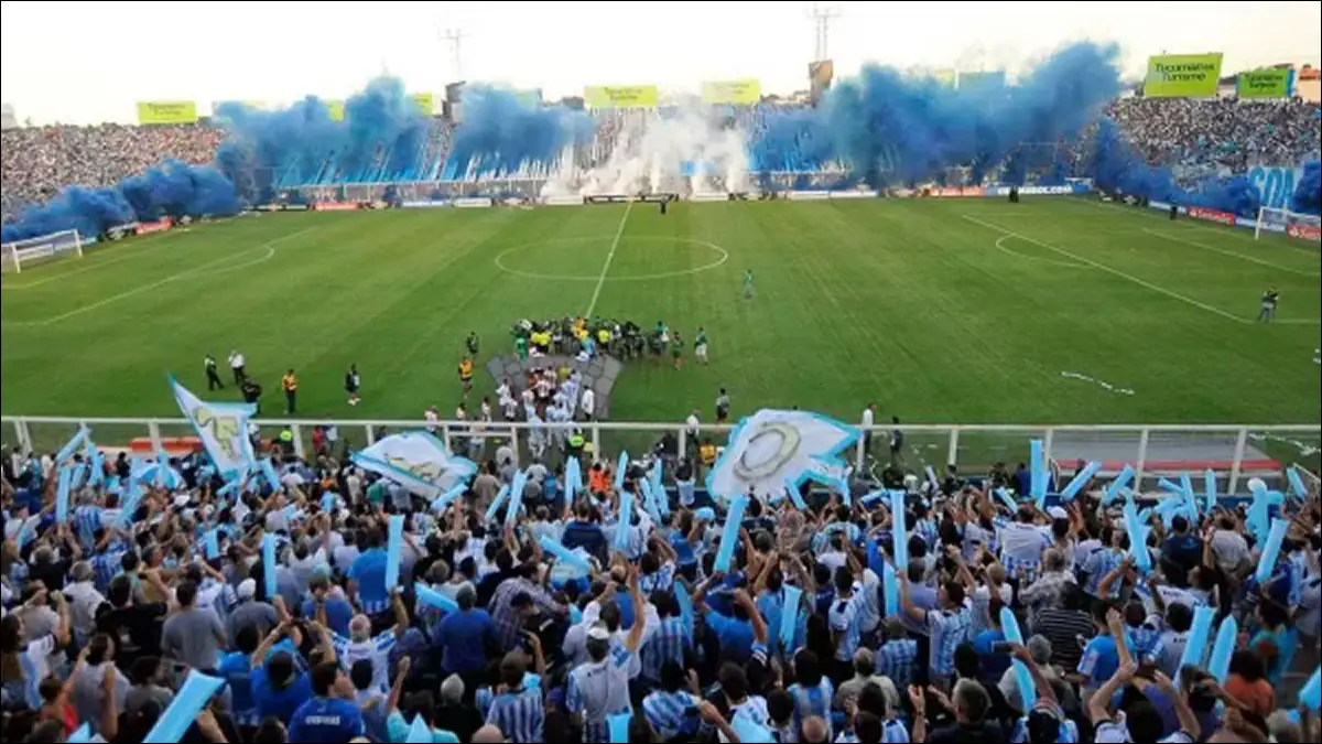 ADRENALINA. El estadio José Fierro volverá a recibir partidos de alto interés en el Apertura, con la posible llegada de figuras y equipos que suelen movilizar público y generar expectativa en Tucumán.