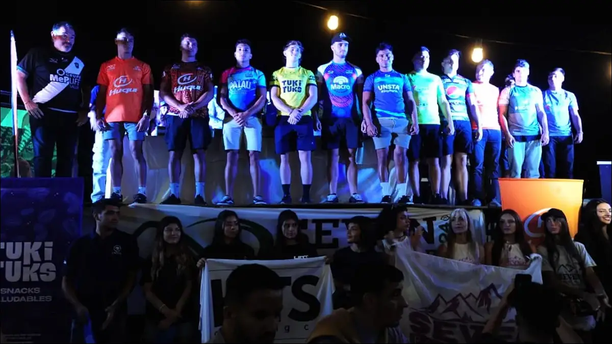 TRADICIÓN. En ediciones anteriores, los capitanes y representantes de los equipos participaron de la presentación presencial de las camisetas en la previa del Seven de Tafí del Valle.