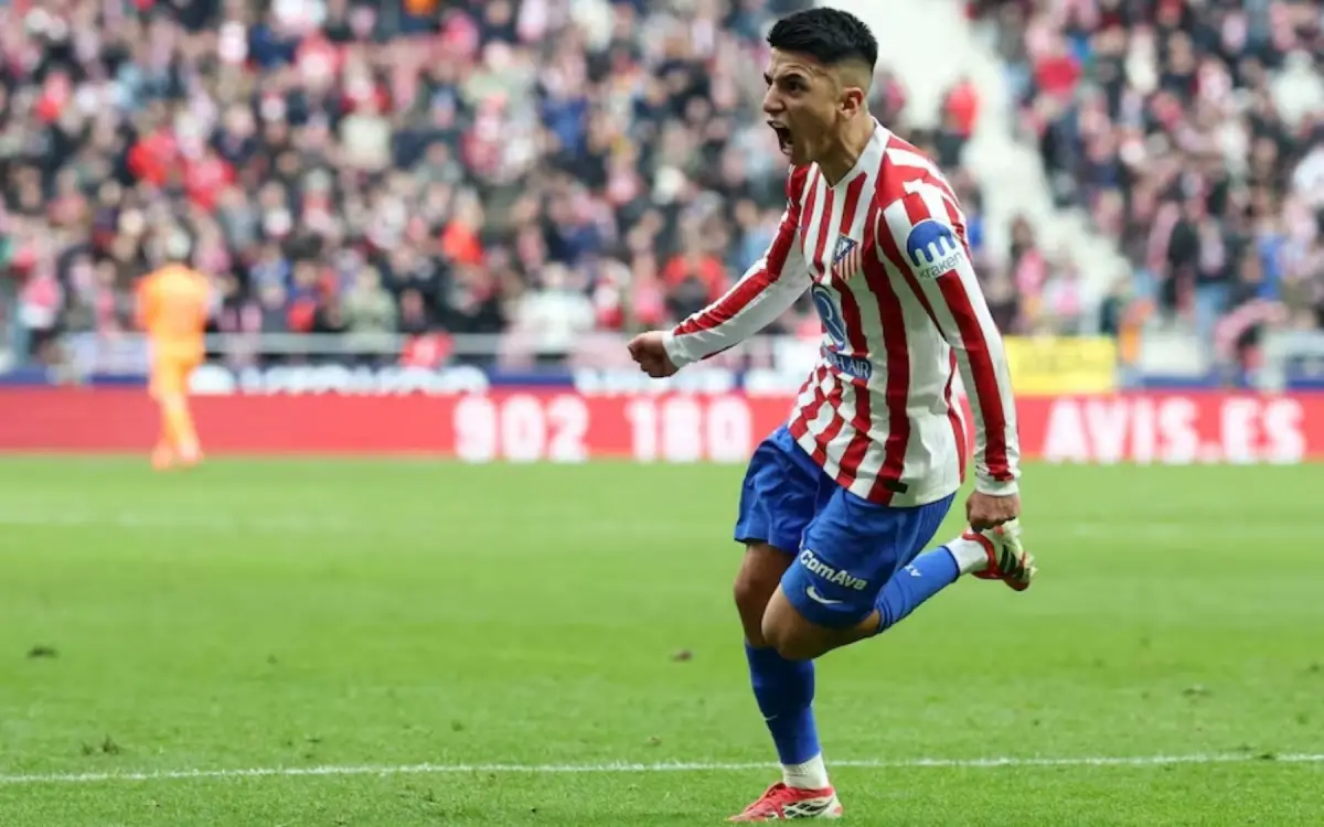 GOLAZO. El atacante del colchonero convirtió un tanto que refleja su jerarquía.