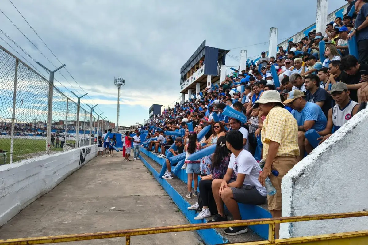 Tribunas repletas para el encuentro