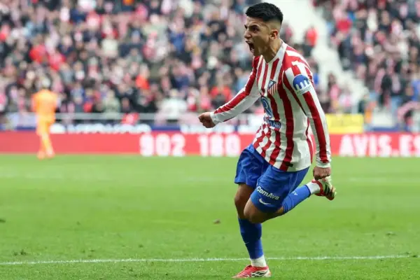 Golazo, respaldo y continuidad: la noche ideal de Thiago Almada