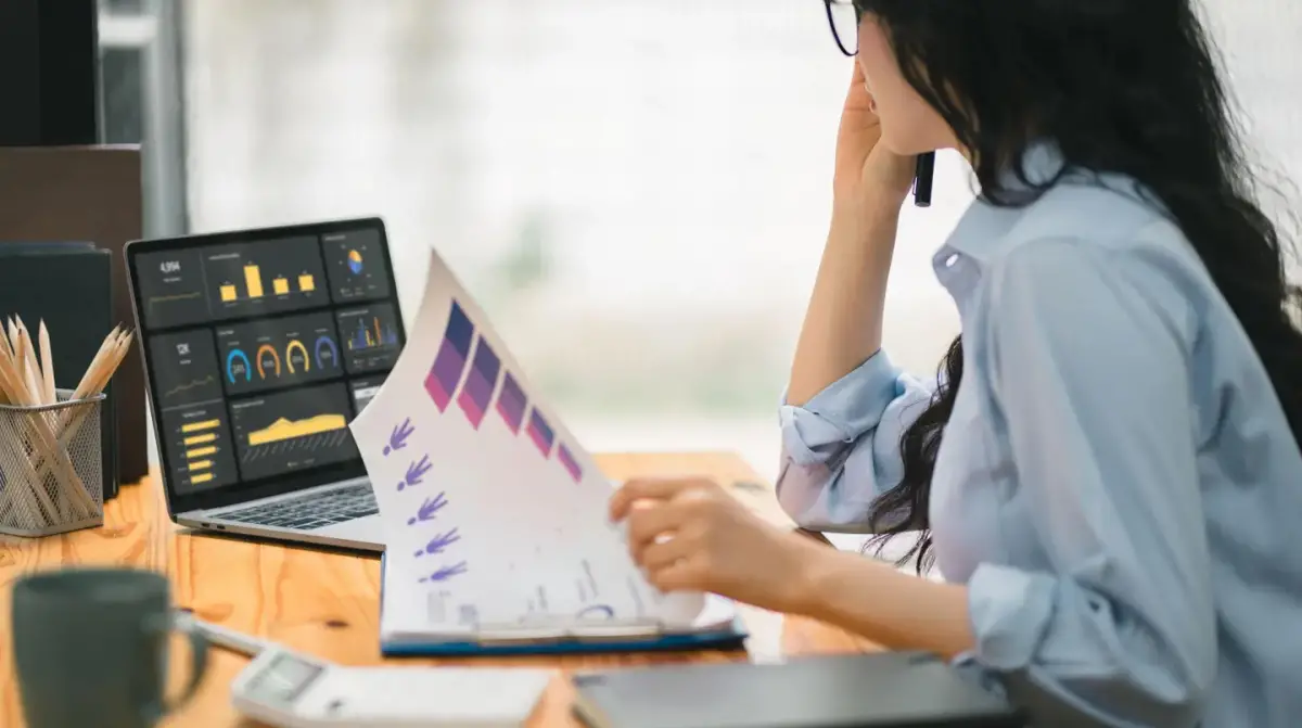 Los gerentes financieros son uno de los varios roles posicionados para aumentos salariales en 2026. Getty Images/Forbes