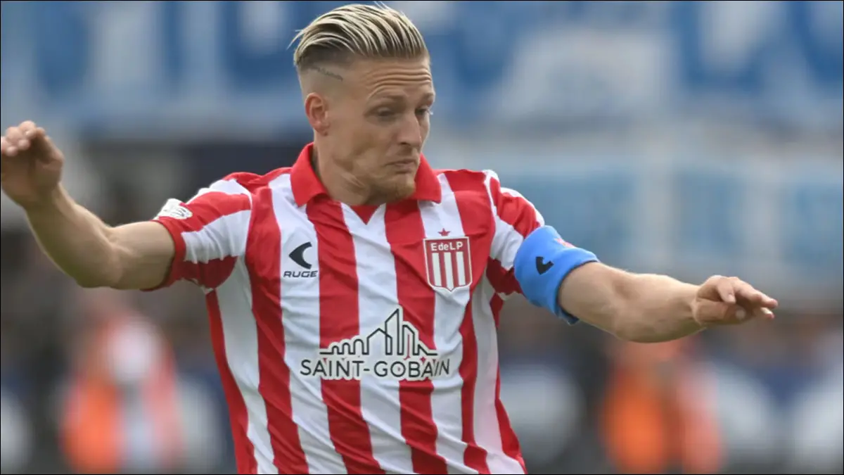 AUSENTE. Santiago Ascacíbar no fue parte del entrenamiento de Estudiantes en la previa del partido ante Boca, en medio de las negociaciones por su futuro.