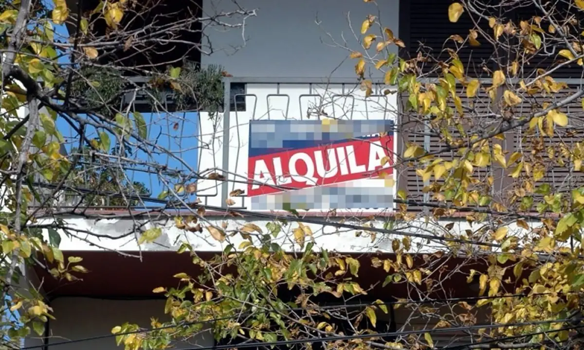 INFORME. Los datos que muestran cómo los costos de vivienda y la precarización laboral frenan la independencia de los jóvenes argentinos.