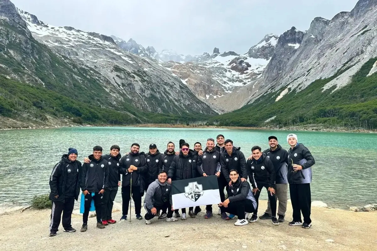 CAMPEONES. Los catamarqueños se quedaron con la Copa de Oro en el Seven del Fin del Mundo, en Ushuaia.