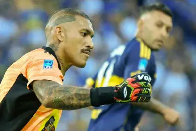 La particular estrategia del arquero de Riestra para quedarse con la camiseta de Leandro Paredes