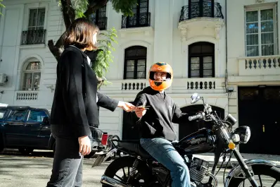 Los viajes en moto a través de apps se duplicaron en 2025 y se consolidan como tendencia urbana en Tucumán