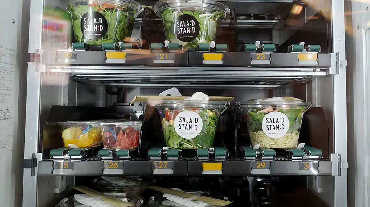Una máquina de vending en la que hay ensaladas y otros productos frescos. Shutterstock/El Mundo