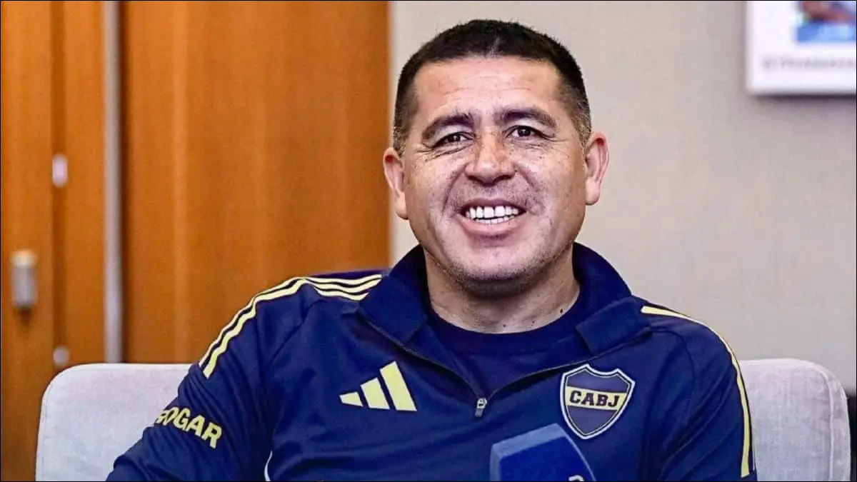 DECISIÓN. Juan Román Riquelme sigue activo en el mercado de pases y evalúa nuevas incorporaciones para reforzar el plantel.