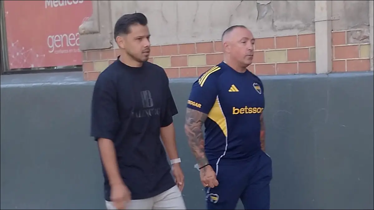 LLEGÓ EL PRIMERO. Ángel Romero arribó a la Argentina y está a un paso de convertirse en el primer refuerzo de Boca en este mercado de pases.