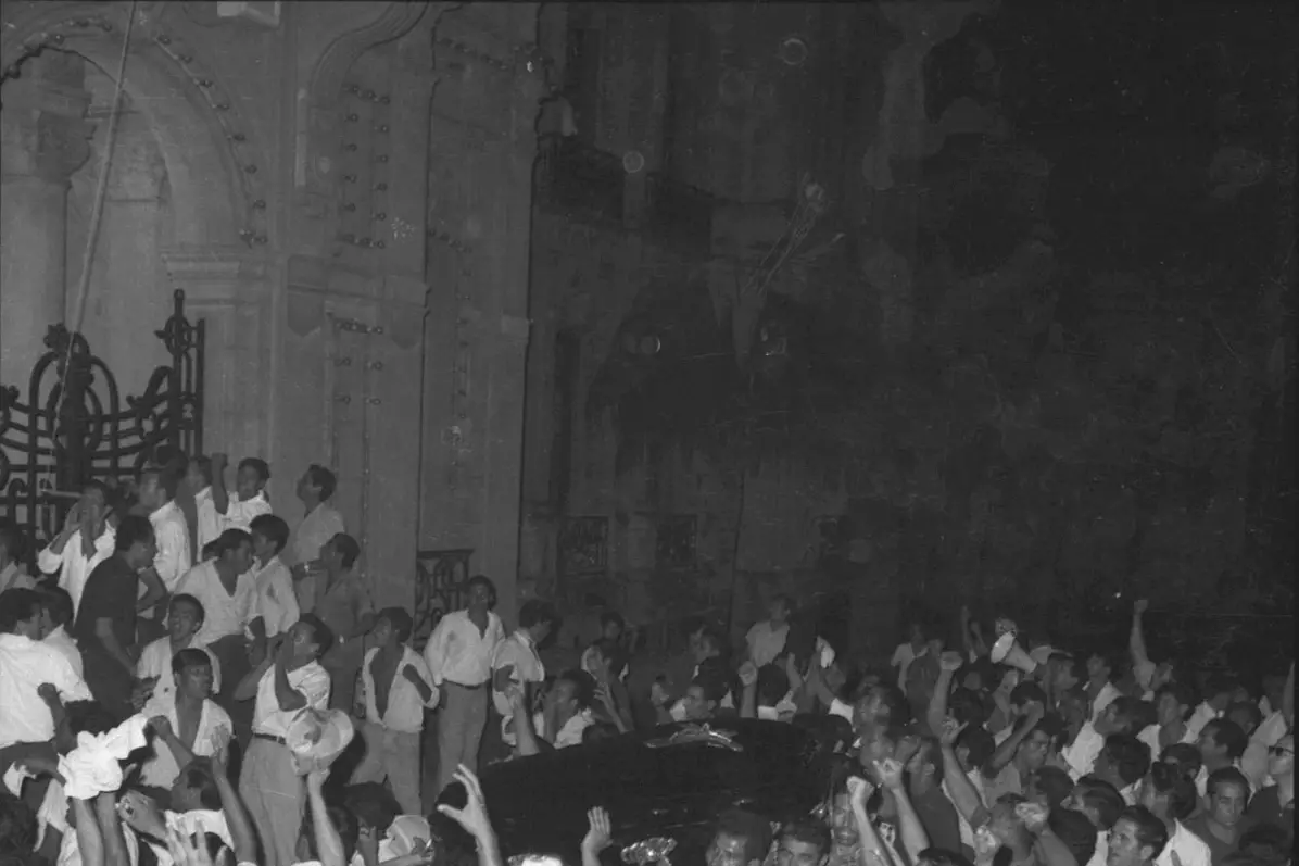 Un ataúd frente a la Casa de Gobierno en plena crisis azucarera