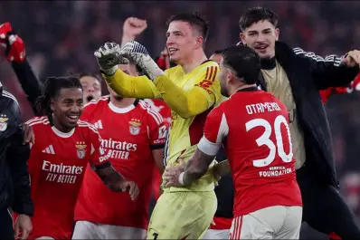 Bajo la lluvia y en la última jugada: el agónico gol del arquero que le dio la victoria al Benfica ante el Real Madrid