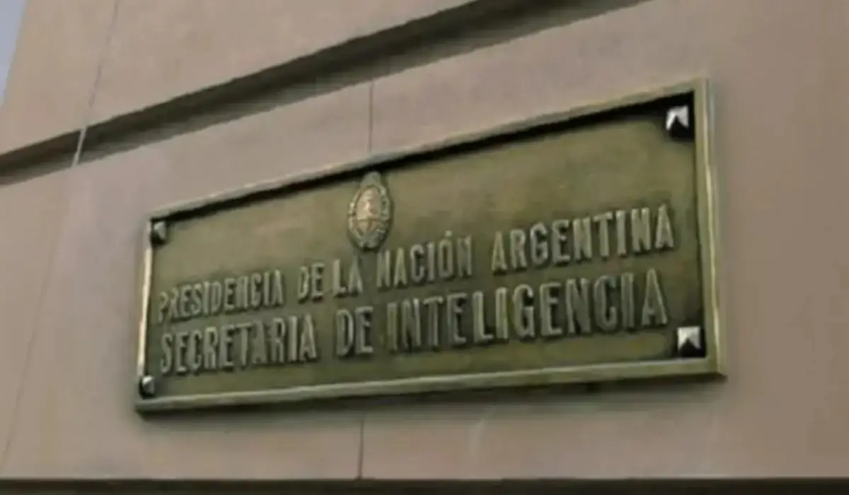 Desestimaron un pedido para suspender el DNU de Javier Milei que reestructuró la SIDE