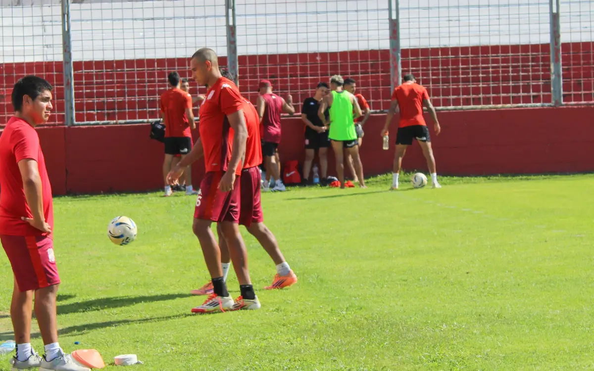 PREPARADOS. El plantel Santo se entrenó esta mañana de cara al amistoso del fin de semana.
