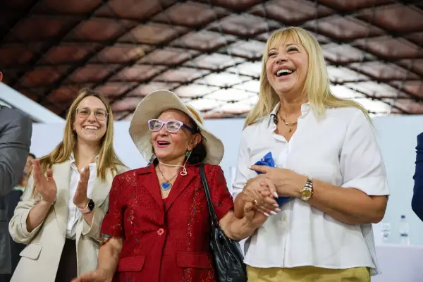 “Menos TikTok y más obras”: el reclamo que marcó la recorrida de Rossana Chahla por la avenida Kirchner