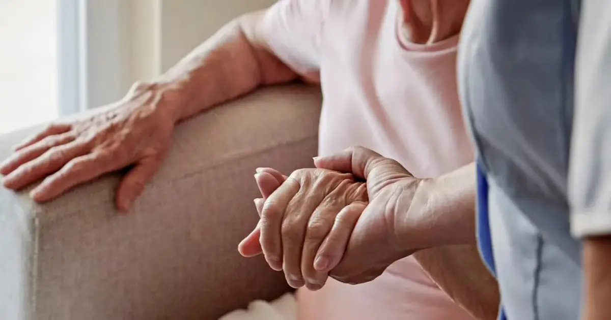 CUIDADO DE PERSONAS. Los salarios de niñeras y cuidadores se mantienen sin cambios en febrero.