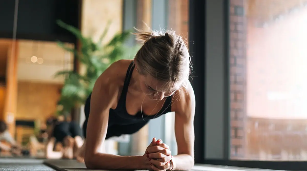 La rutina de plancha de ocho minutos para fortalecer tu abdomen.