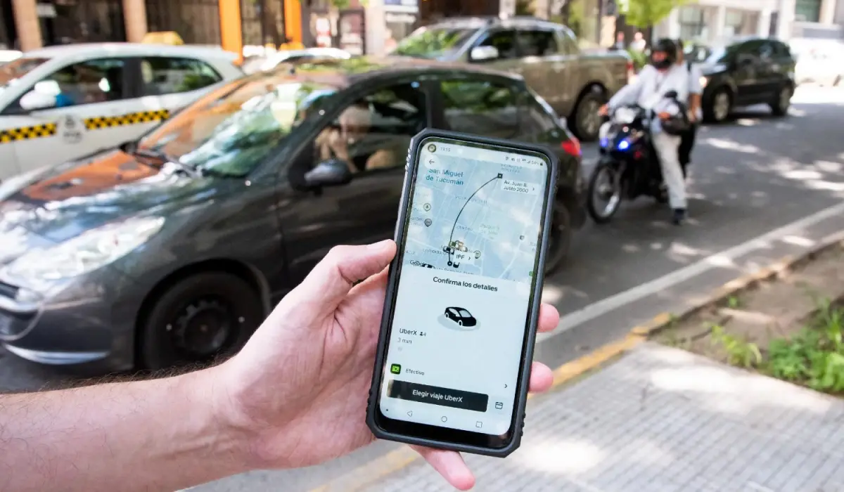 MOVILIDAD URBANA. La Capital tucumana reguló las plataformas electrónicas.