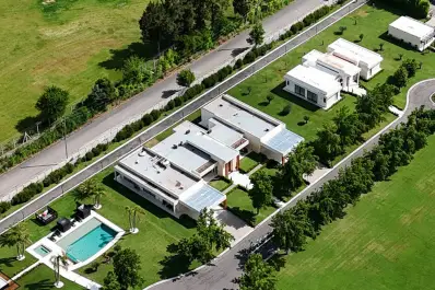 Escándalo en la AFA: operativo de urgencia para descubrir a los pasajeros fantasma de la mansión de Toviggino