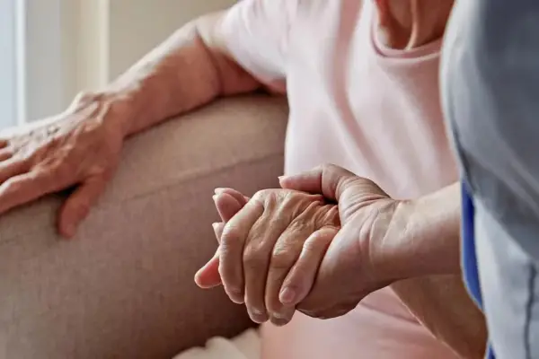 Salarios de niñeras y cuidadores: cuánto cobran por hora y por mes en febrero