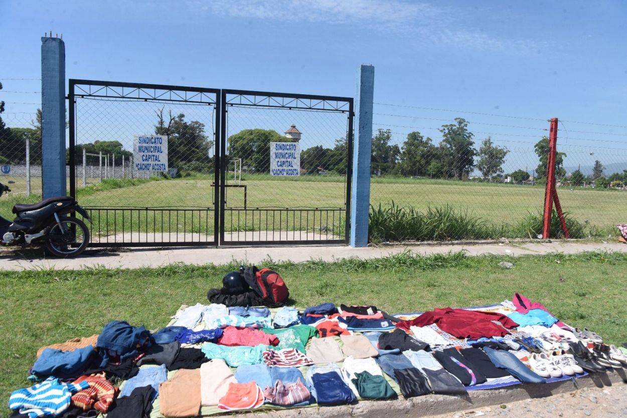 AVANCE. Personas tomaron espacio público para colocar canchas de fútbol y explotarlas comercialmente.