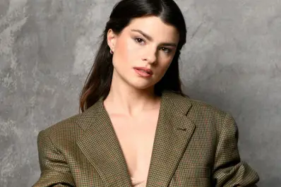 Desde Tucumán hasta la alfombra roja de Hollywood: quién es la joven que participó en la premiere de Cumbres Borrascosas