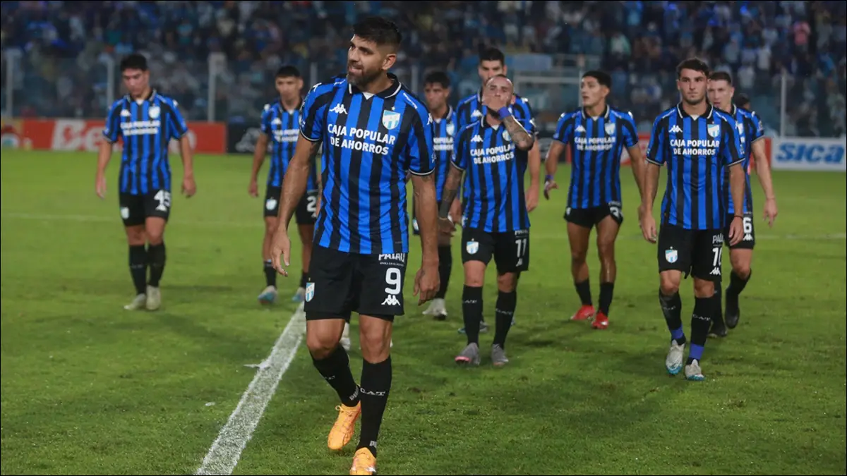 PROTAGONISMO. Atlético Tucumán asumió la iniciativa durante largos pasajes del encuentro, con presión alta, circulación rápida y búsqueda constante del arco rival.