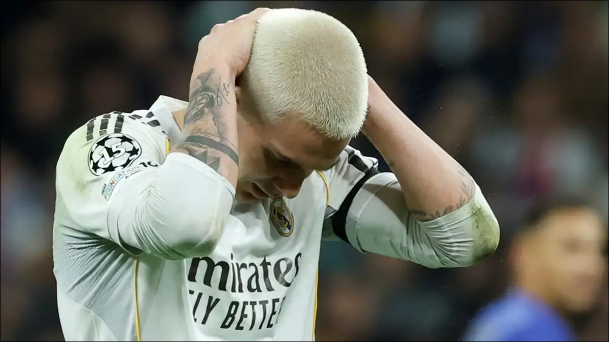 REPROBACIÓN. Mastantuono se retiró entre silbidos tras una actuación cuestionada en el Bernabéu.