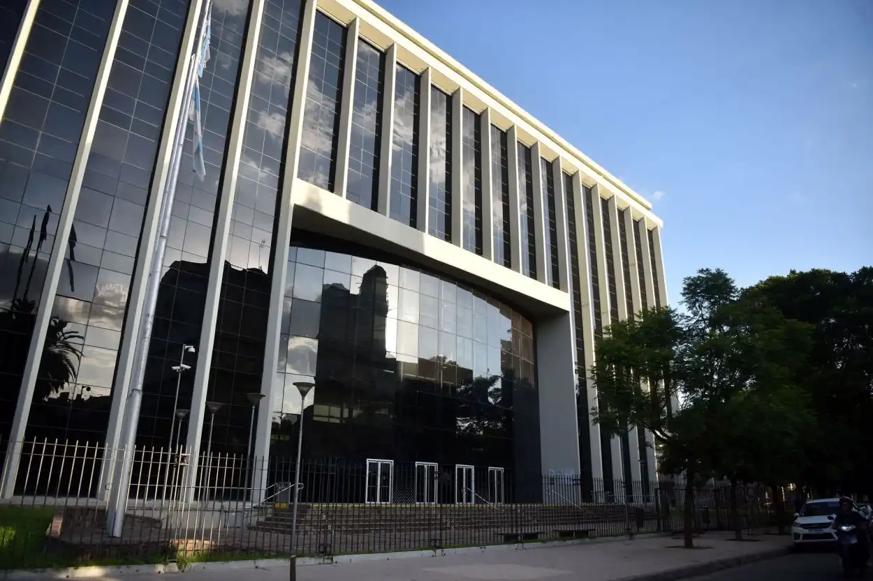 EN CALLE MUÑECAS AL 900. El Poder Legislativo celebra una sesión este jueves. Foto de Archivo