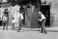 Recuerdos fotográficos: 1935. Se extiende la práctica de fútbol en canchitas de adoquines