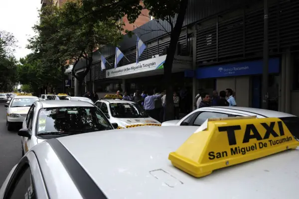Plataformas de transporte: taxistas de la Capital organizan una manifestación para el jueves