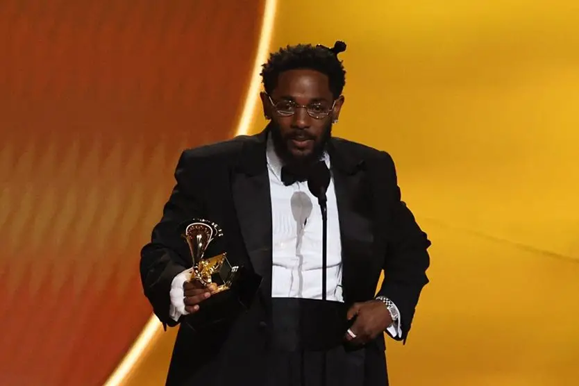 Queen Latifah y Doechii entregaron el galardón a Kendrick Lamar por su disco GNX (Reuters)