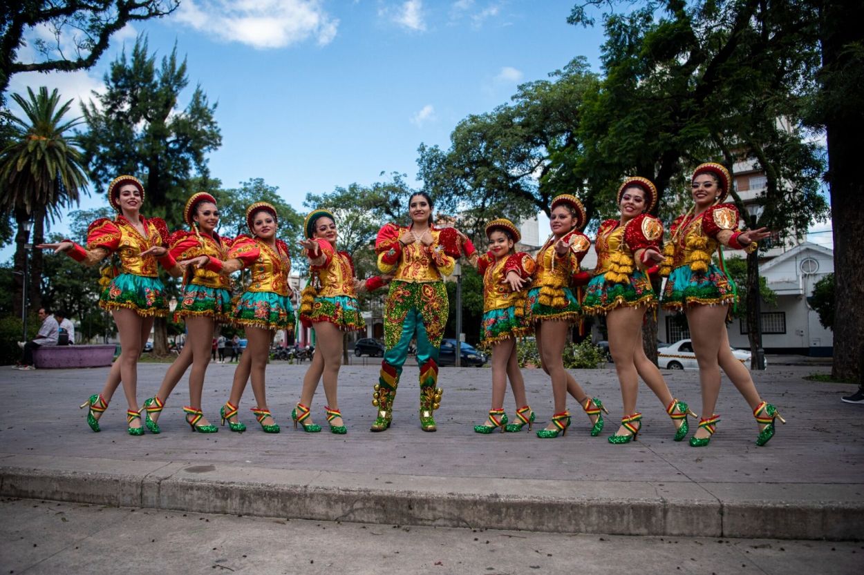 NUEVAS GENERACIONES. Niños y adolescentes se suman a las clases.
