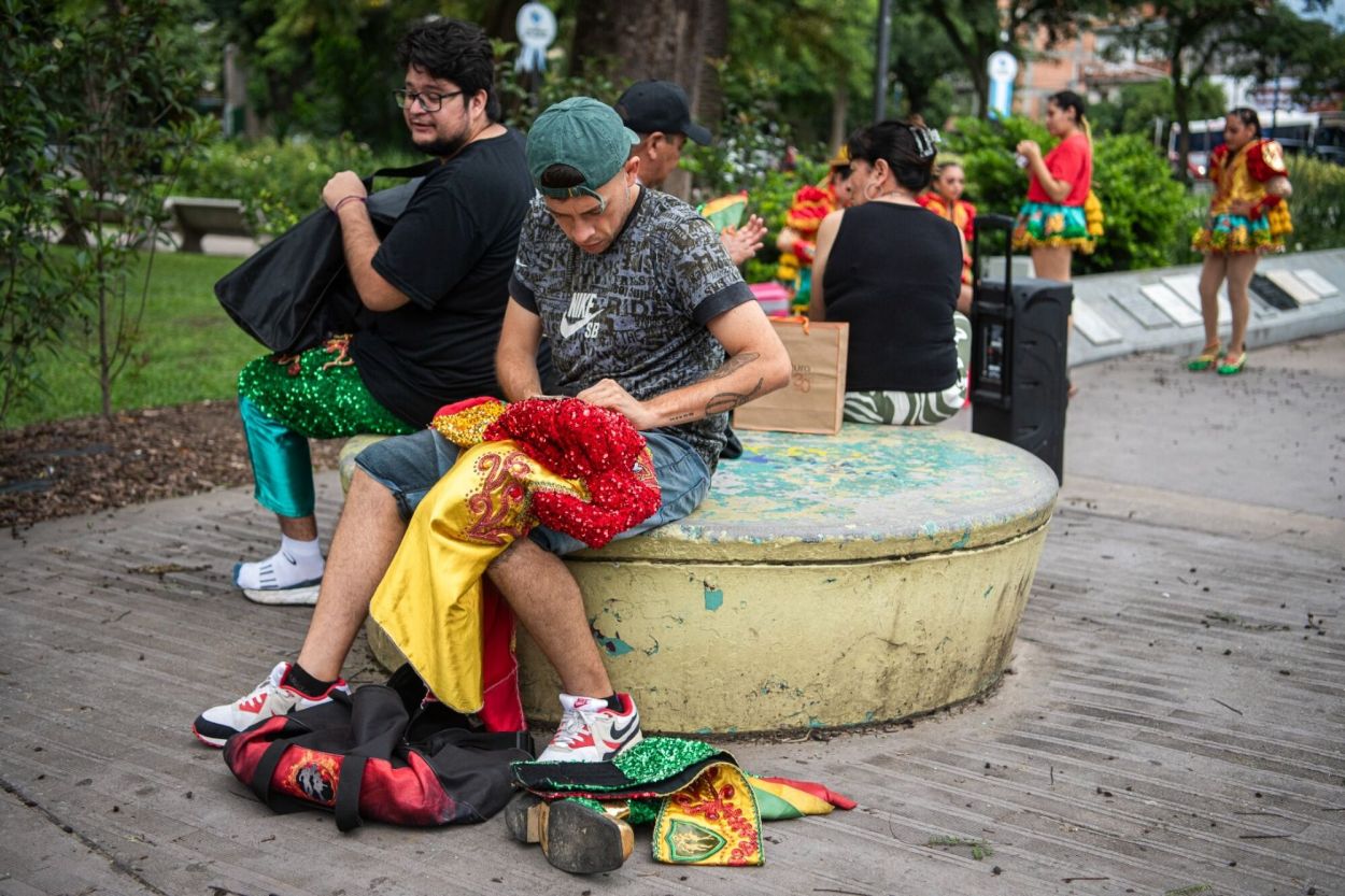 VESTUARIO. Se confecciona en Bolivia y se destaca los colores intensos.