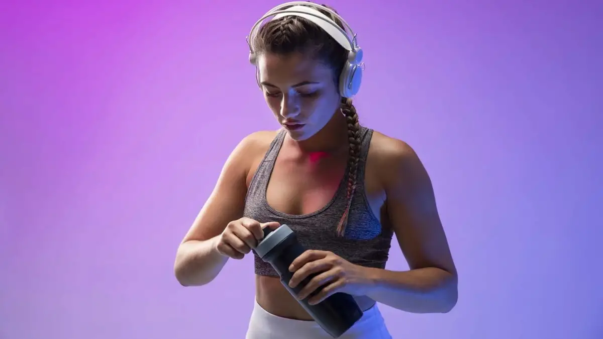 Entrenar con auriculares: los riesgos para la audición y la seguridad que advierten los especialistas