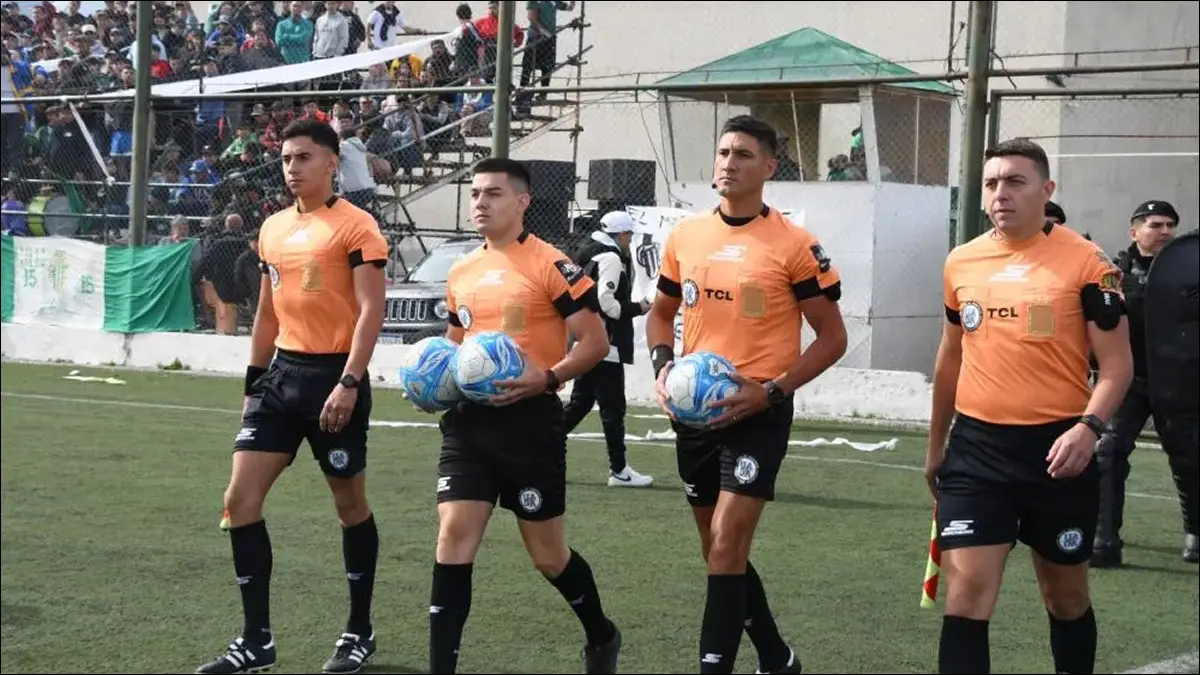 TRAGEDIA. El accidente ocurrió sobre la Ruta Nacional 3, en cercanías de Caleta Olivia, cuando la delegación arbitral regresaba tras dirigir un partido del Torneo Regional Federal Amateur.