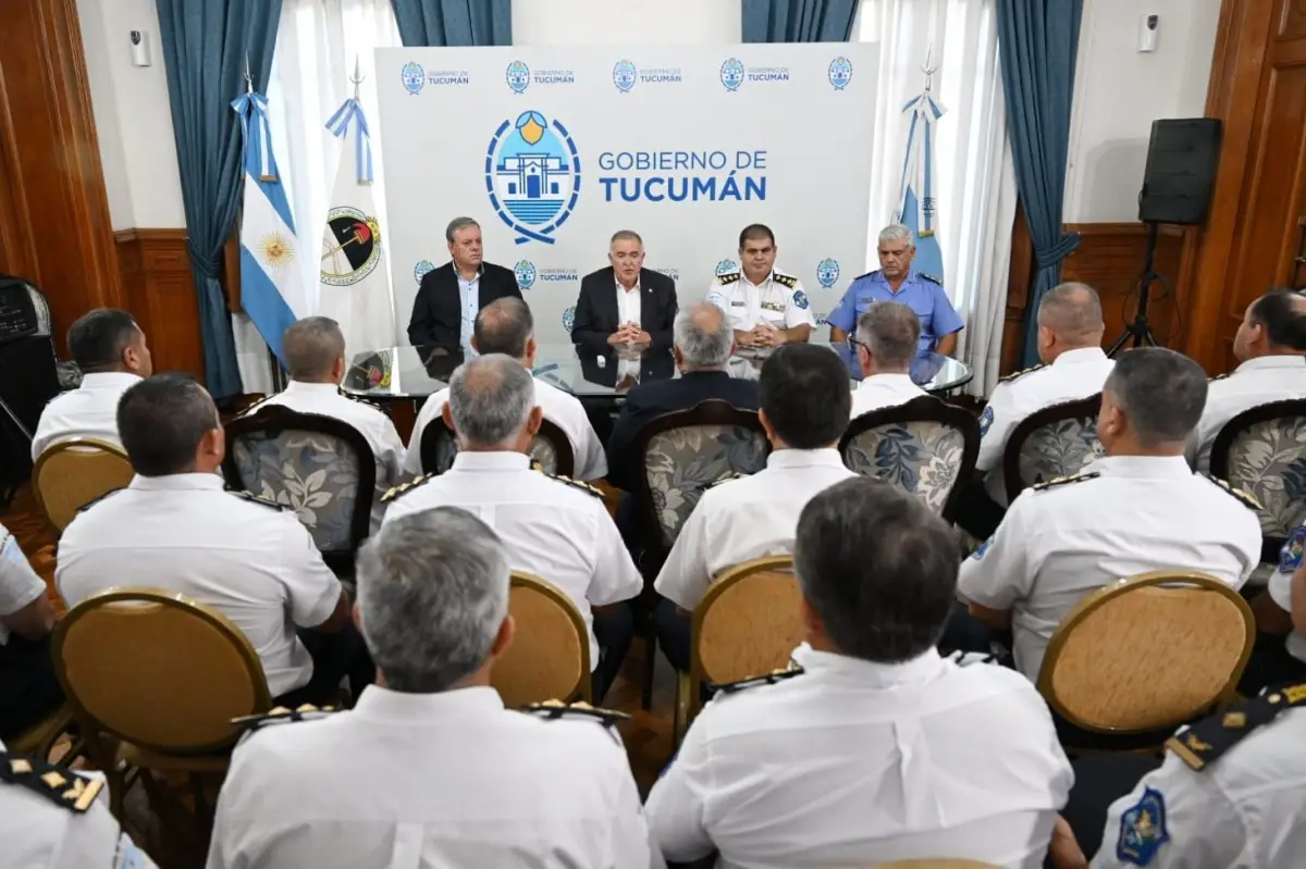 El gobernador Jaldo se reunió con la cúpula policial. 