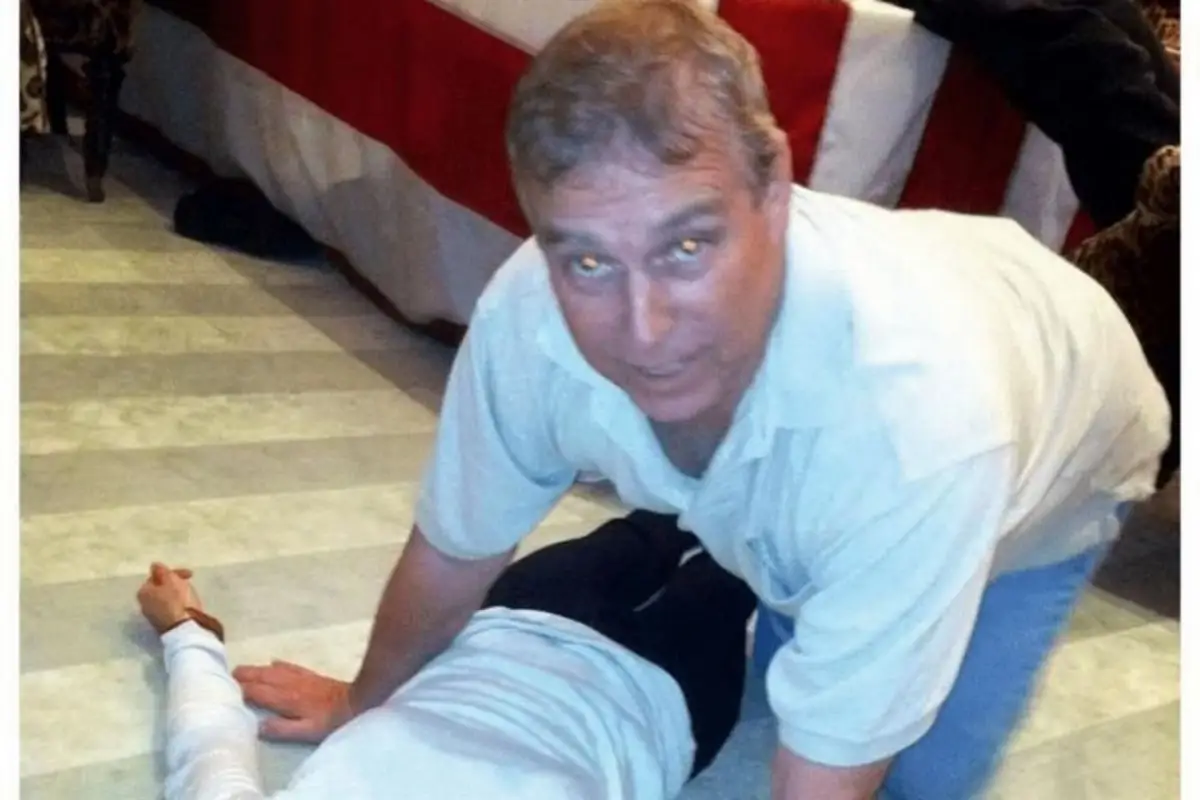 BOMBA. Los documentos incluyen fotos y videos de personajes poderosos, como el ex príncipe Andrés.